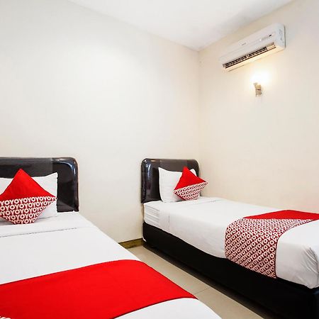 Hotel O Genteng Near Genteng Market Formerly Uno Hotel Surabaya Exteriör bild