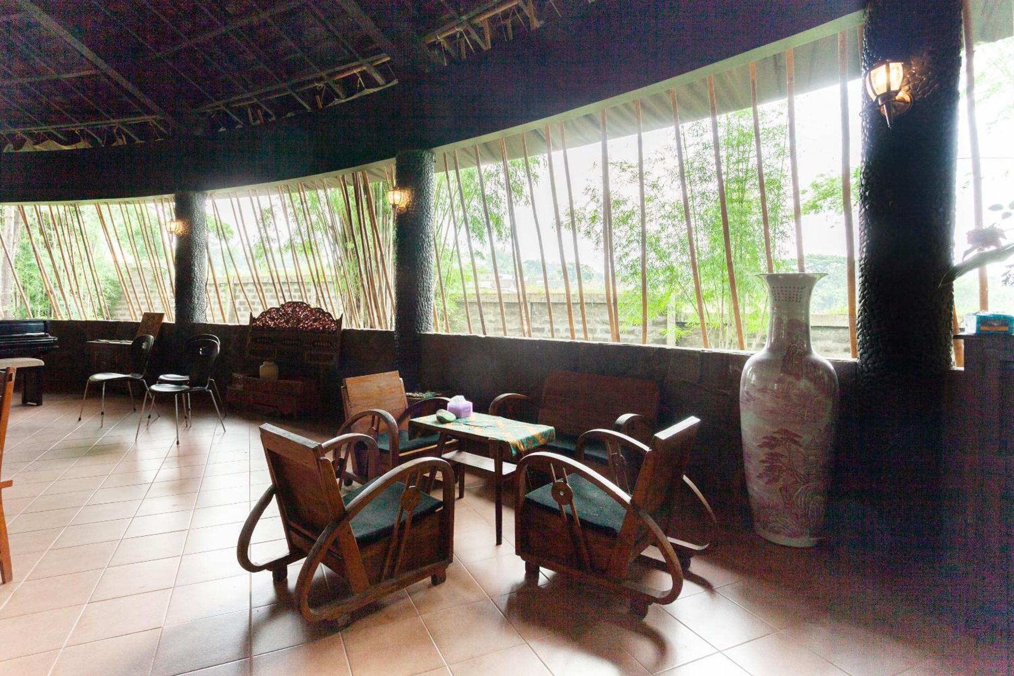 Hotel O Genteng Near Genteng Market Formerly Uno Hotel Surabaya Exteriör bild