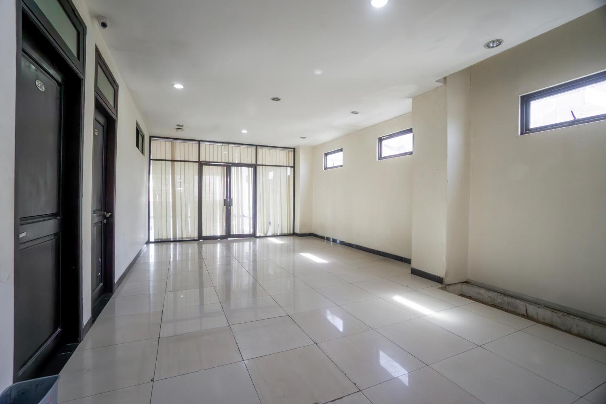 Hotel O Genteng Near Genteng Market Formerly Uno Hotel Surabaya Exteriör bild