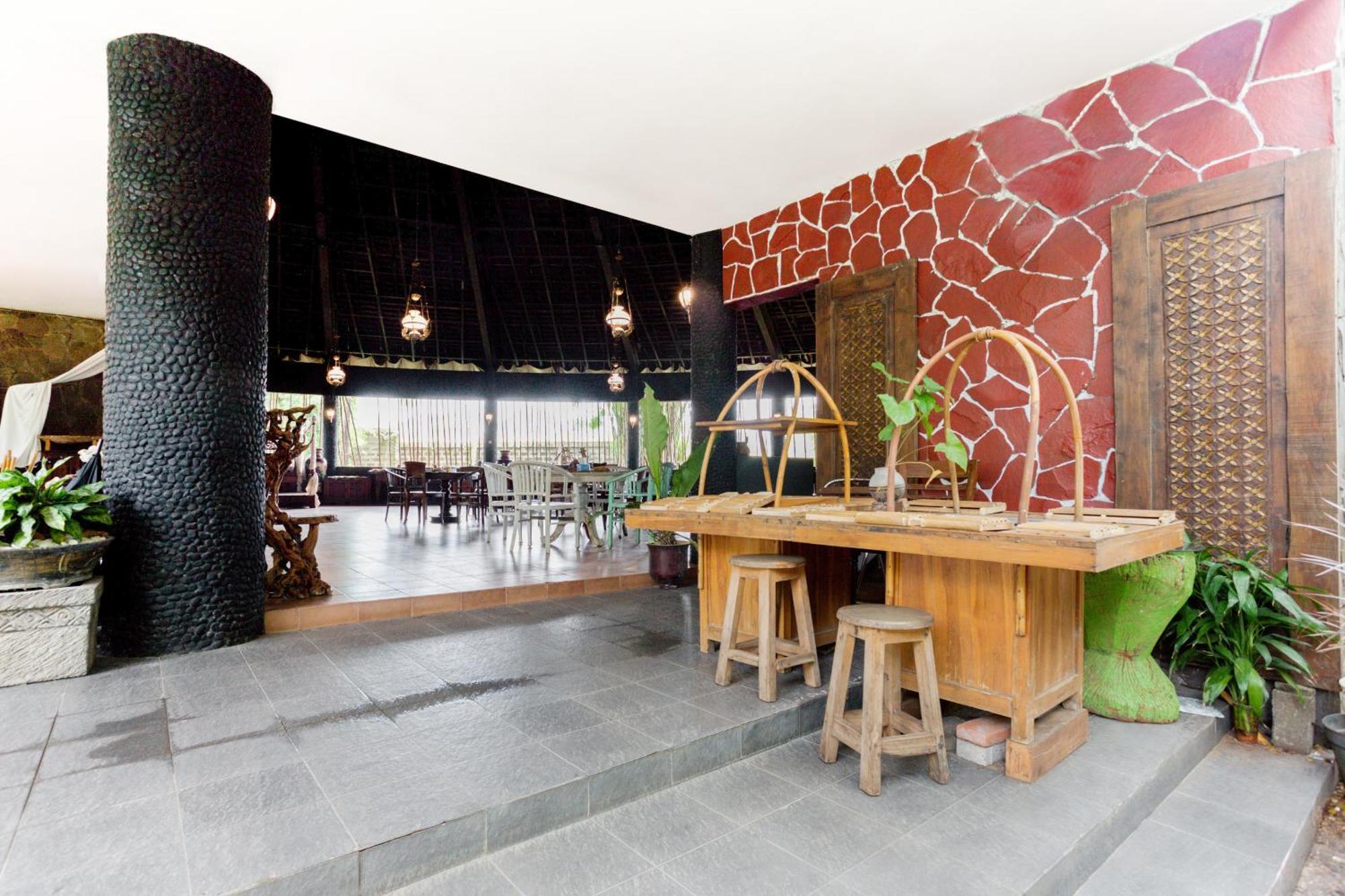 Hotel O Genteng Near Genteng Market Formerly Uno Hotel Surabaya Exteriör bild