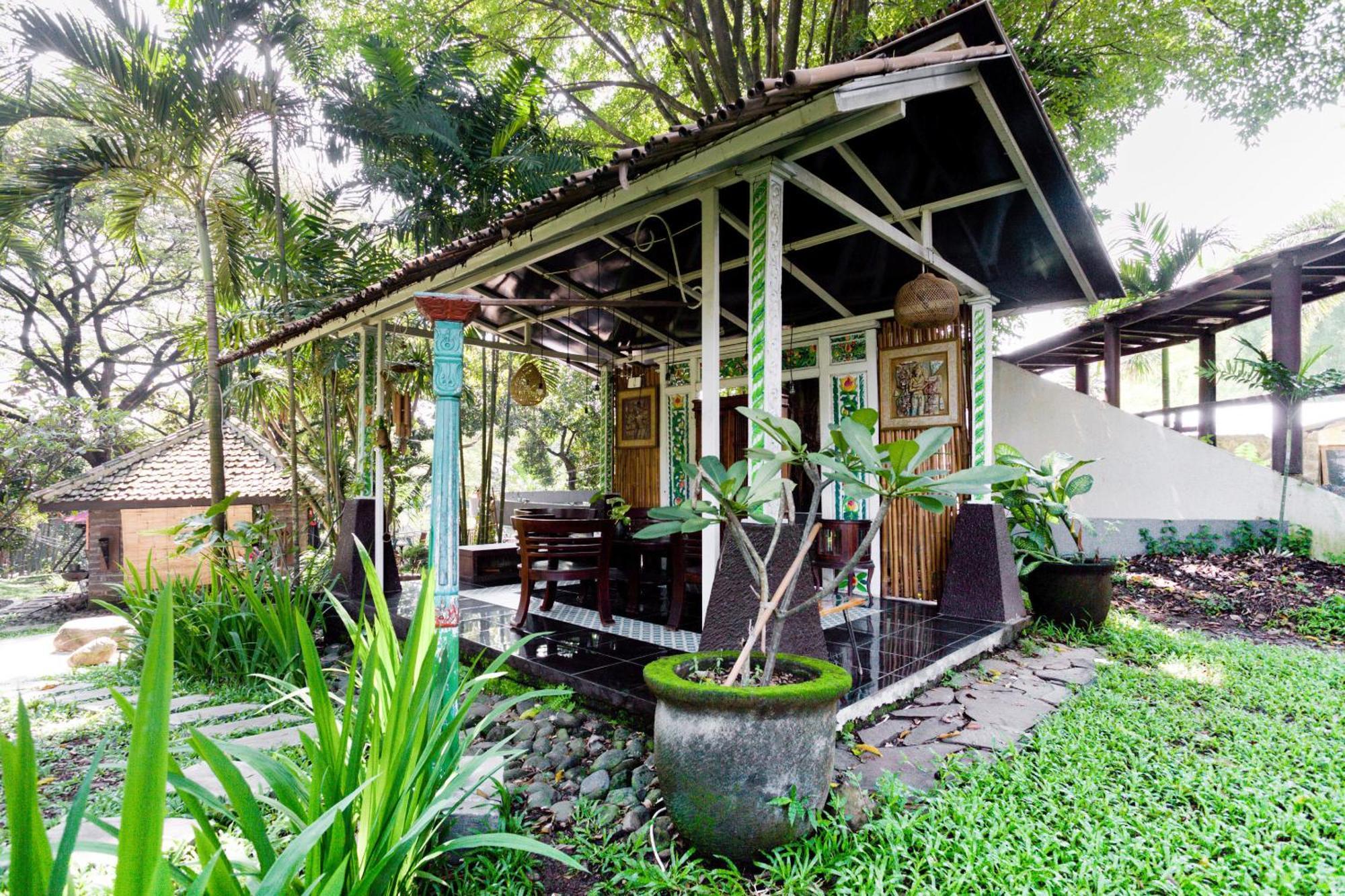 Hotel O Genteng Near Genteng Market Formerly Uno Hotel Surabaya Exteriör bild