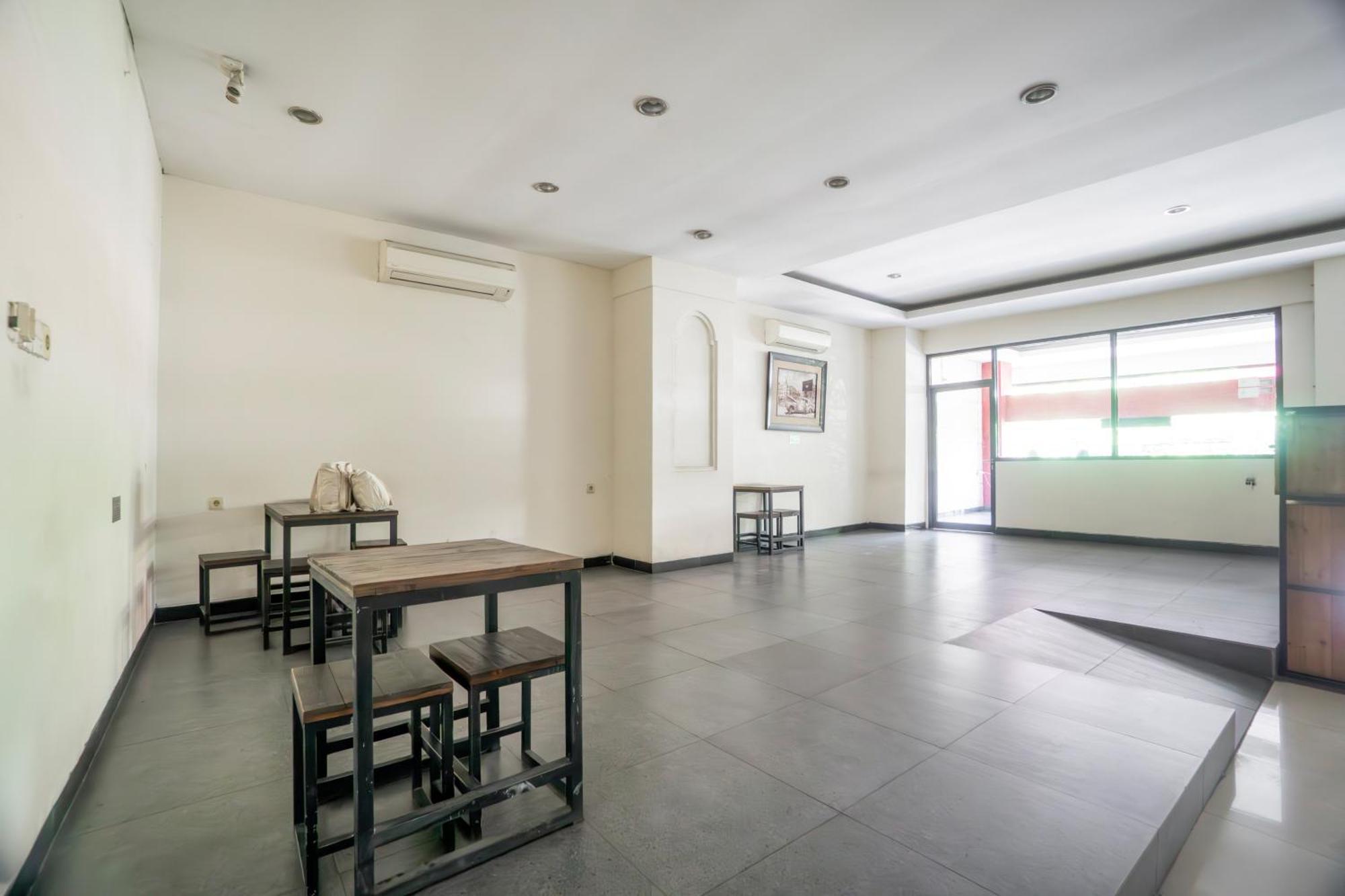 Hotel O Genteng Near Genteng Market Formerly Uno Hotel Surabaya Exteriör bild
