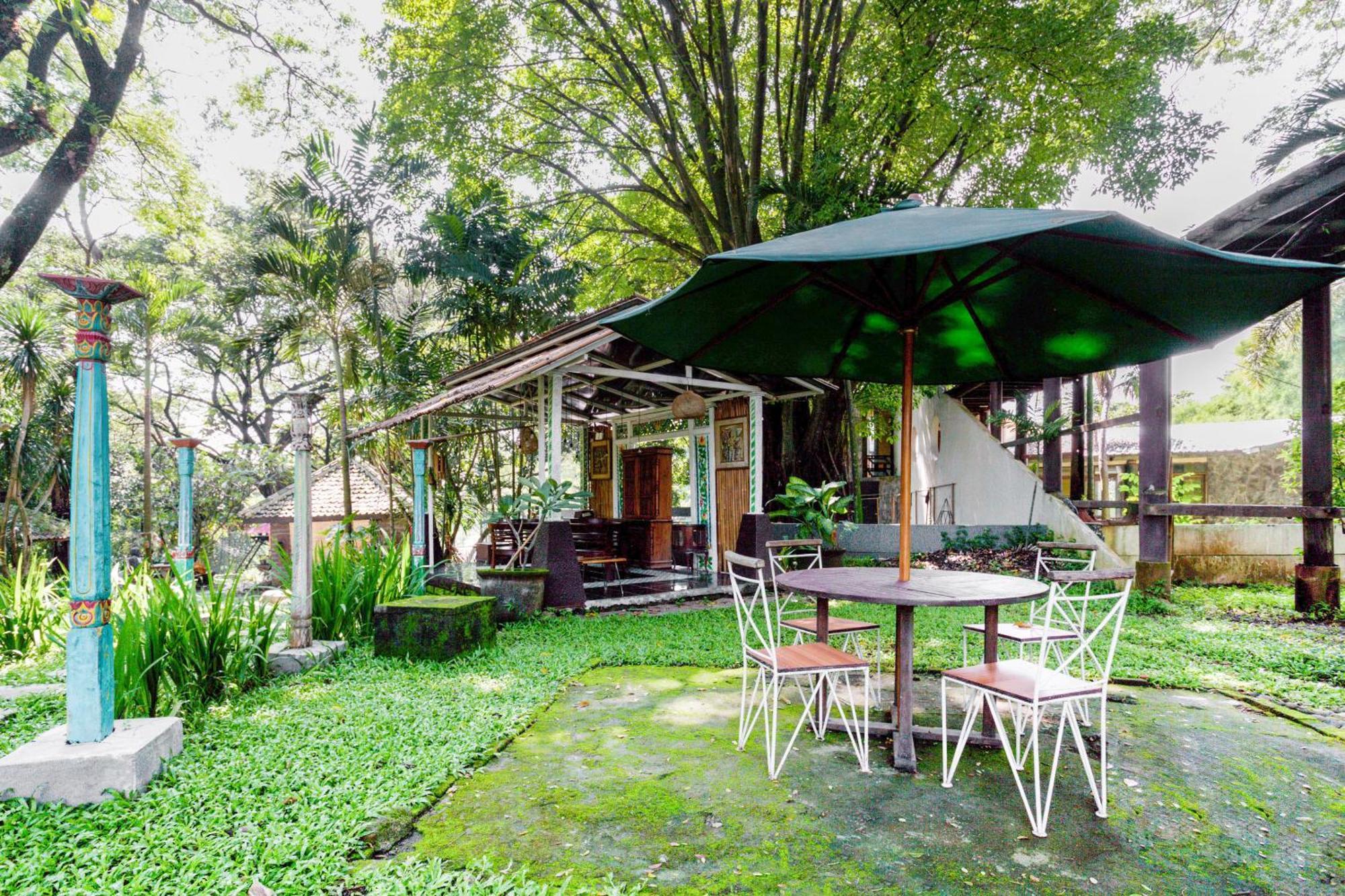 Hotel O Genteng Near Genteng Market Formerly Uno Hotel Surabaya Exteriör bild